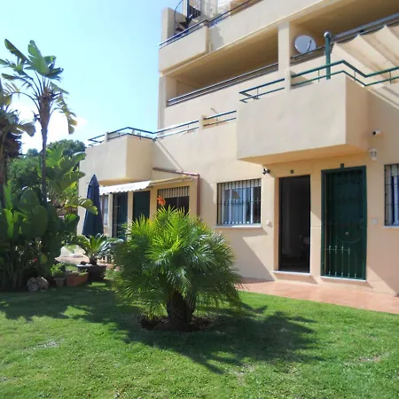Beachside Retreat: 2-bedroom With Pool And Wi-fi Marbella
