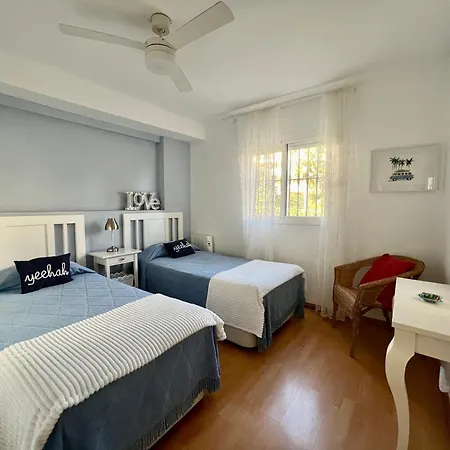 Beachside Retreat: 2-bedroom With Pool And Wi-fi * Marbella