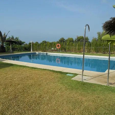 Beachside Retreat: 2-bedroom With Pool And Wi-fi Apartment Marbella