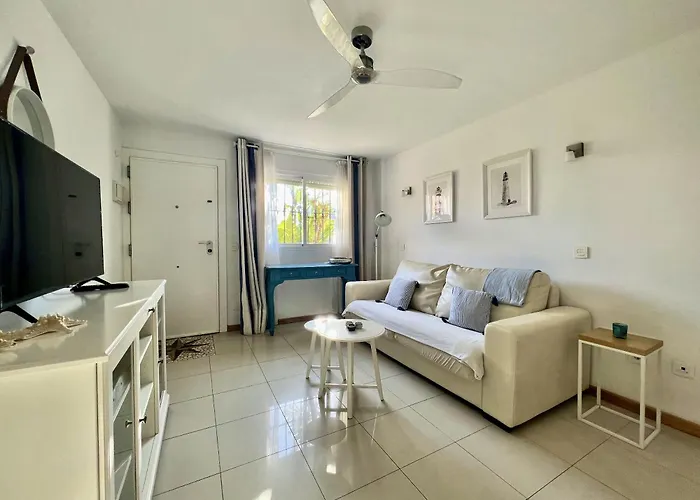 Elegant In Marbella, 80 M² With Shared Pool *